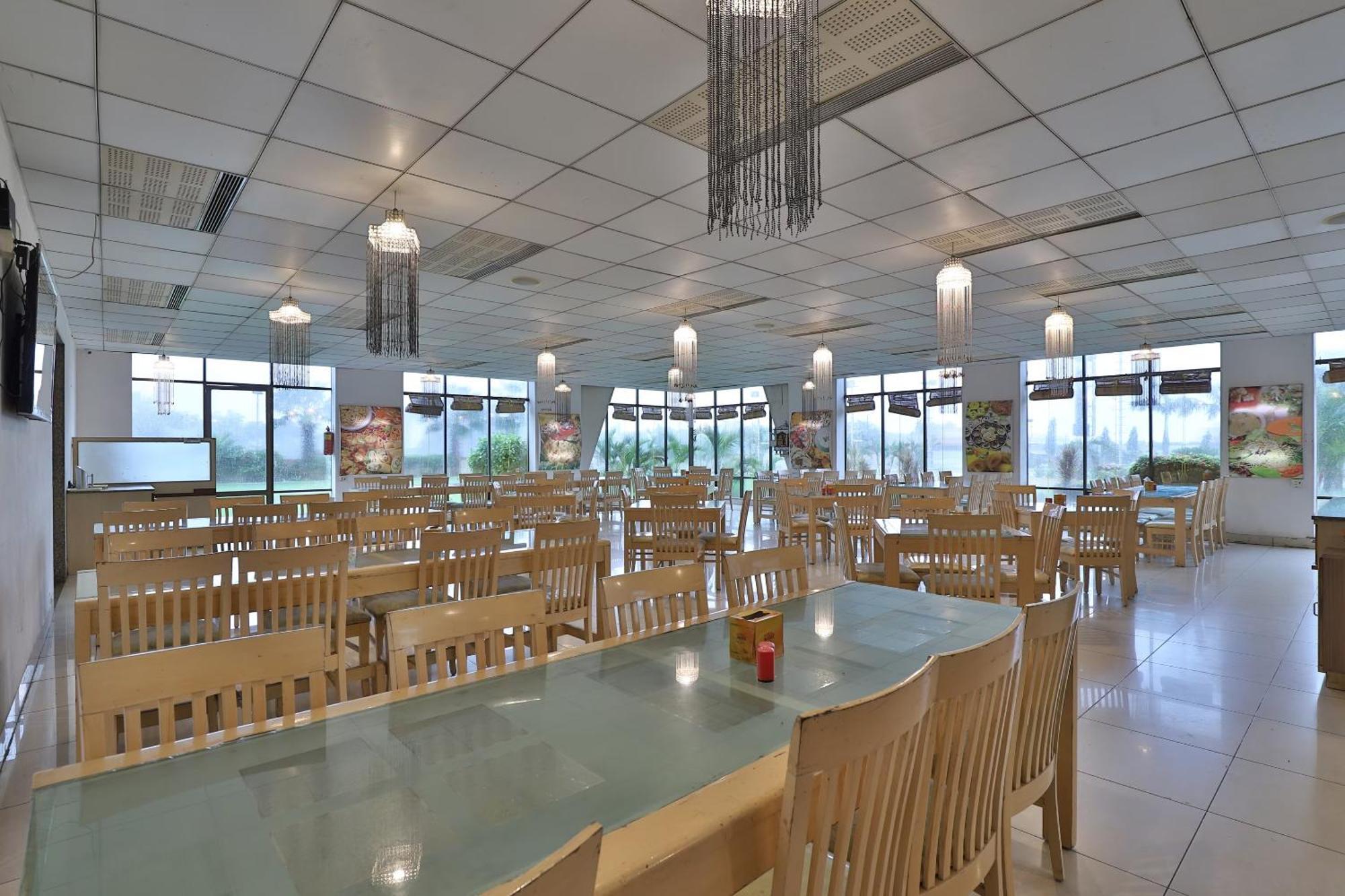 Atithi Resort Bharuch Eksteriør billede